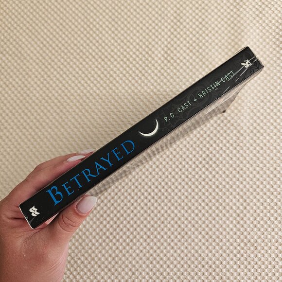 4/$25 P. C. Cast + Kristin Cast - Betrayed - Paperback - Picture 5 of 9
